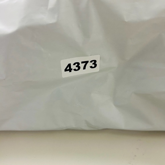 NWOT QUINCE Ultra-Warm Premium Down Alternative Comforter Full/Queen 4373 - Picture 10 of 10